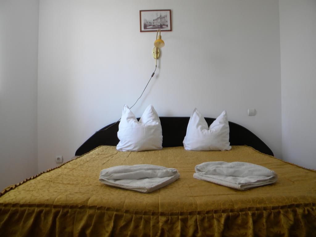 Hotel River Târgu Jiu Room photo