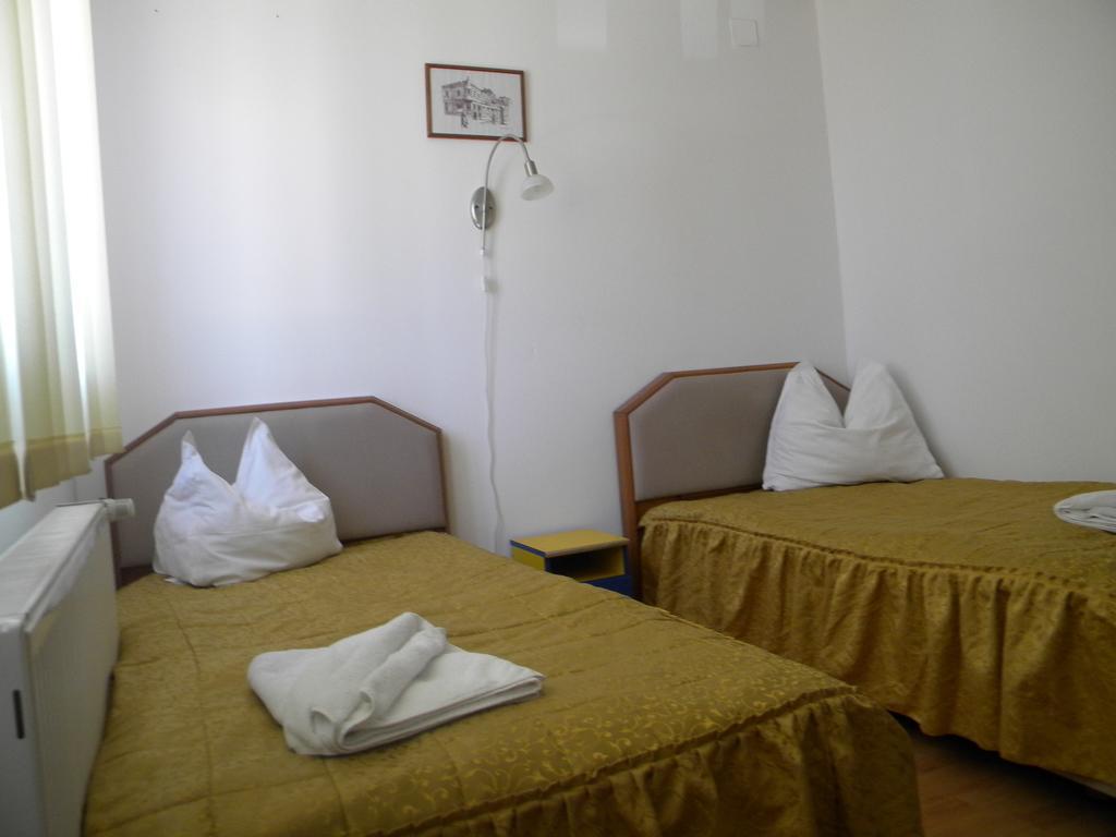 Hotel River Târgu Jiu Room photo