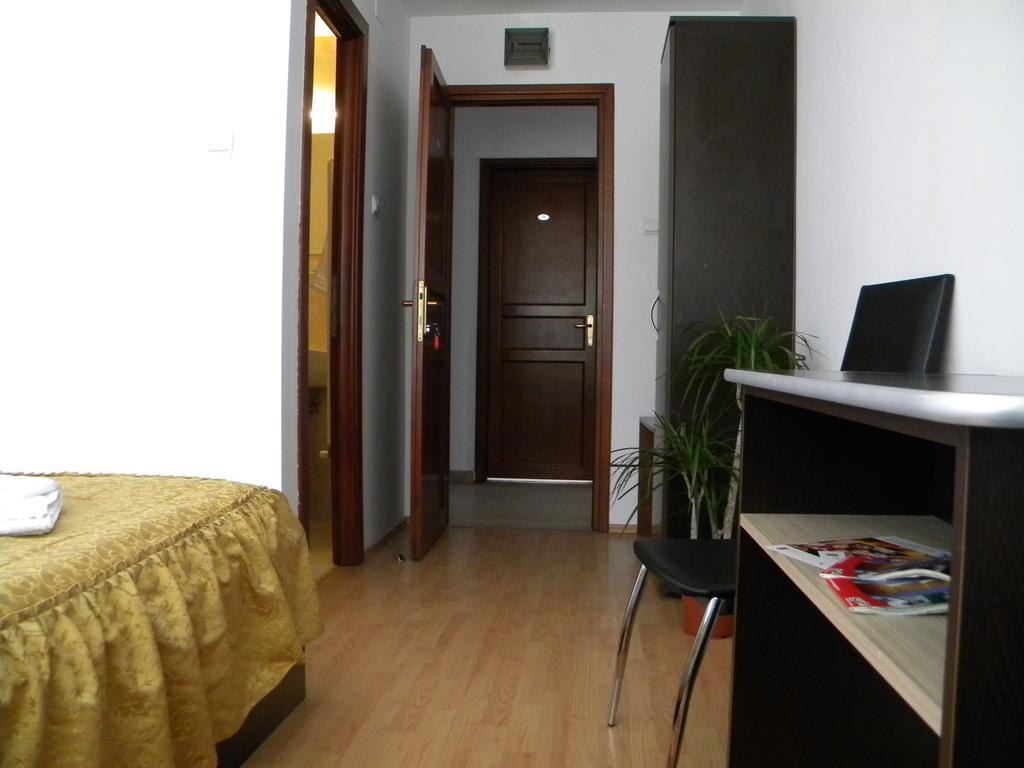 Hotel River Târgu Jiu Room photo